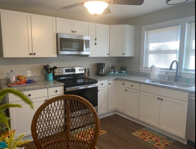 Building Photo - 113 Alice Street FOR RENT!