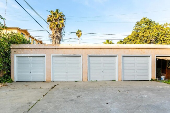 Building Photo - Bright and airy 2-bedroom 2-bath in Mid- City