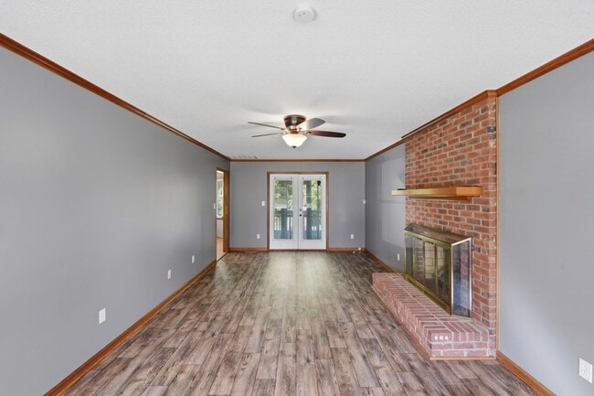 Building Photo - Spacious 4BR with Beautiful Backyard Retreat!