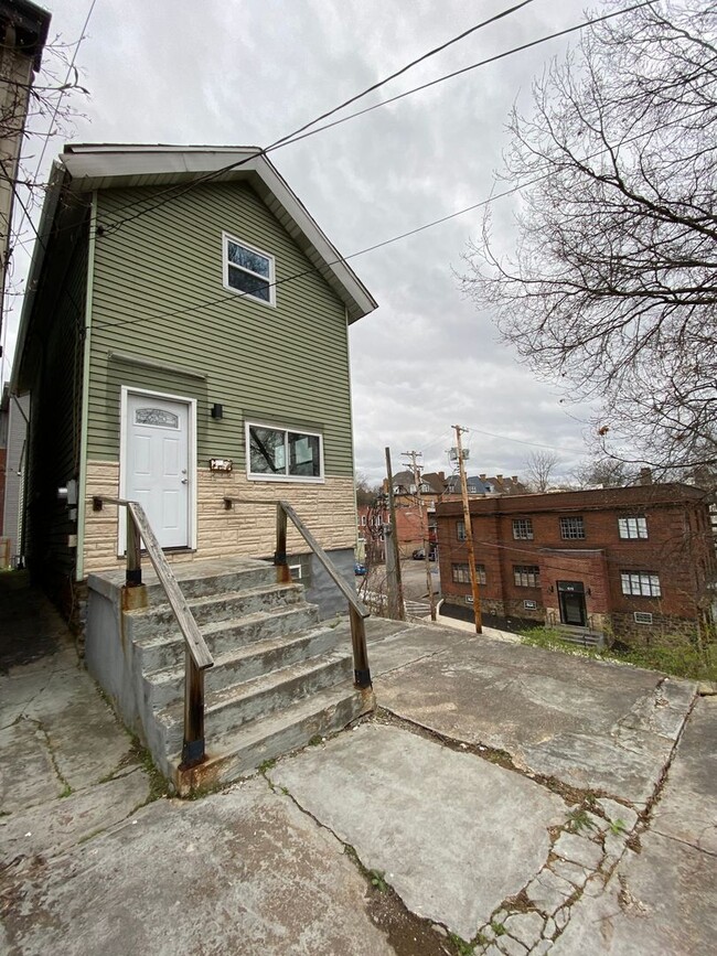 Building Photo - 4933 Yew St