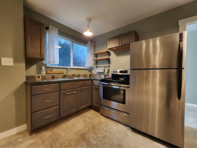 Building Photo - 112 10th St