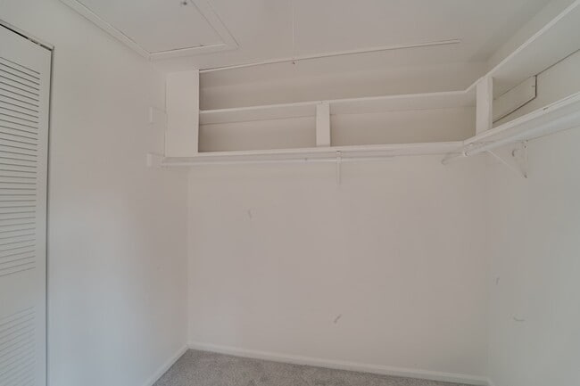 Building Photo - 1883 Jamestown Cir