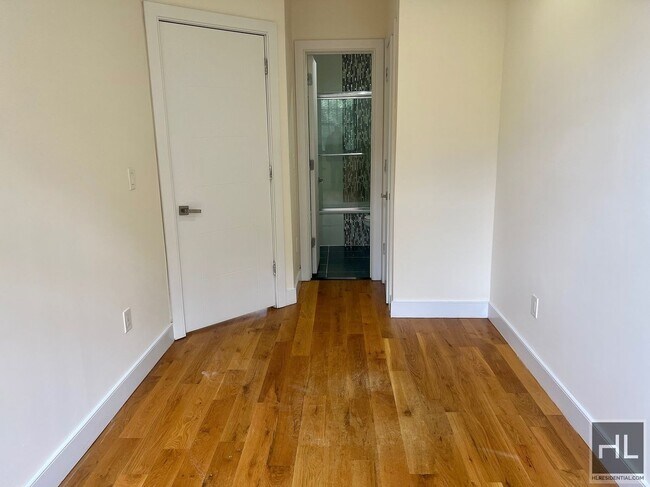 Building Photo - 3BR 2BA w/ Juliet Balcony On Bushwick/Ridg...