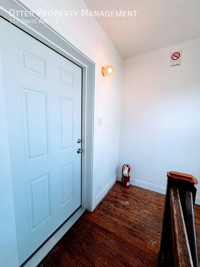 Building Photo - 317 Davis Ave