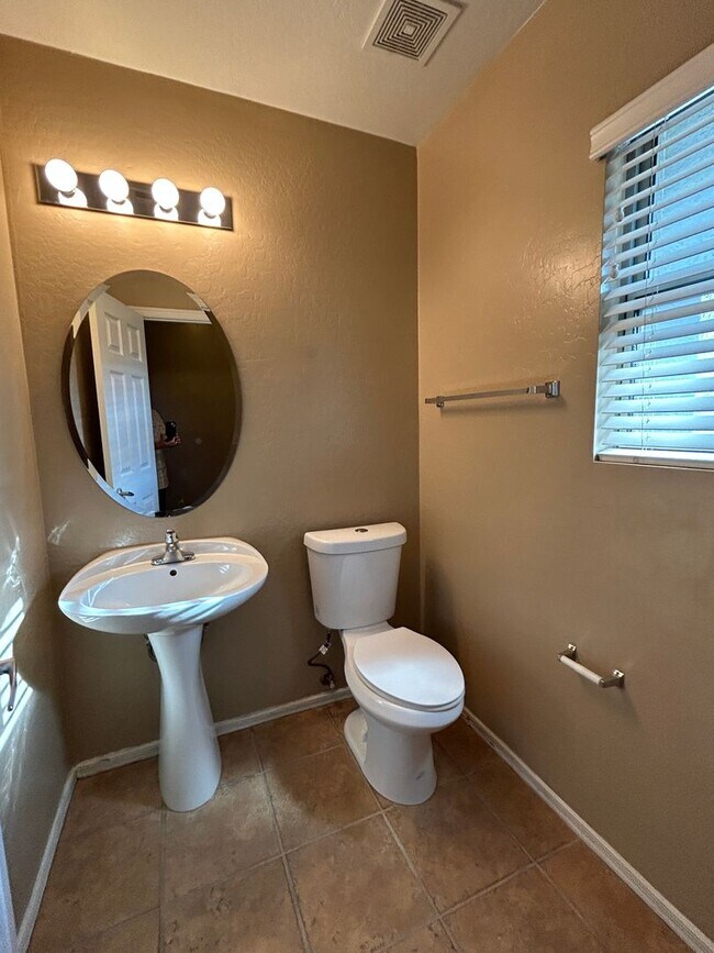 Building Photo - 9598 N 82nd Ln