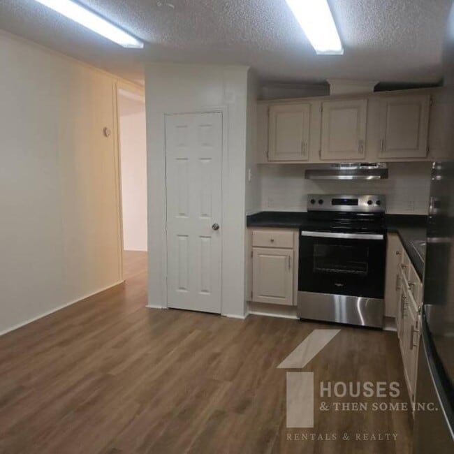 Building Photo - 309 Ashwood Ln