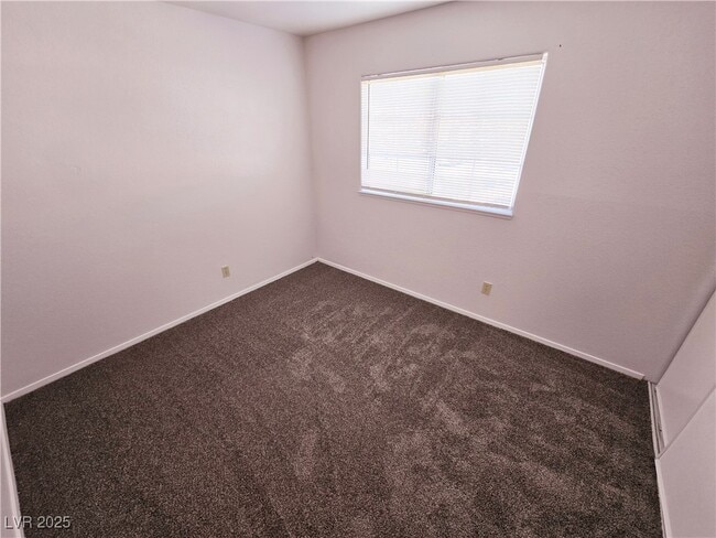 Building Photo - 7525 Hickory Hills Dr