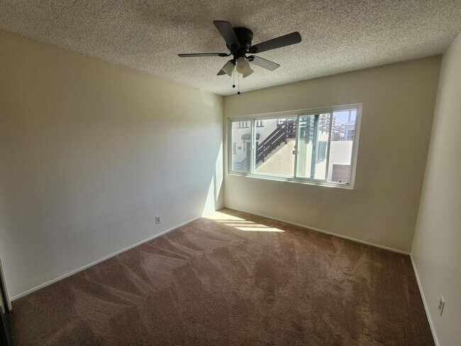 Building Photo - Moonstone