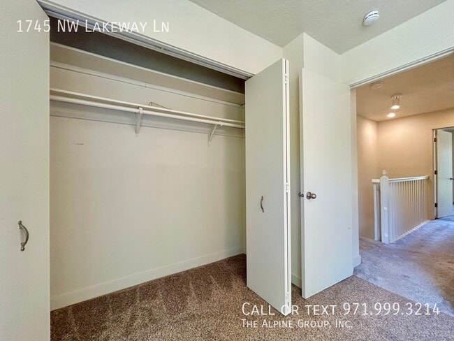 Building Photo - 1745 NW Lakeway Ln