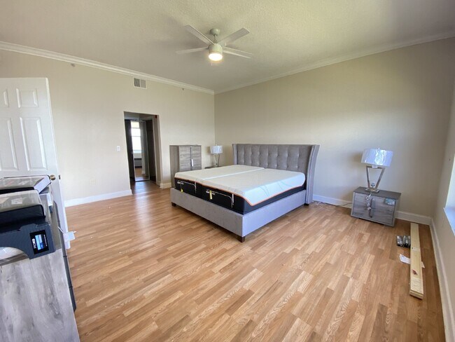 Building Photo - Minutemen