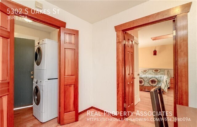 Building Photo - 5302 S Oakes St