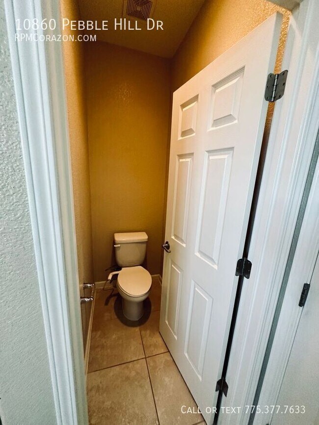 Building Photo - 10860 Pebble Hill Dr