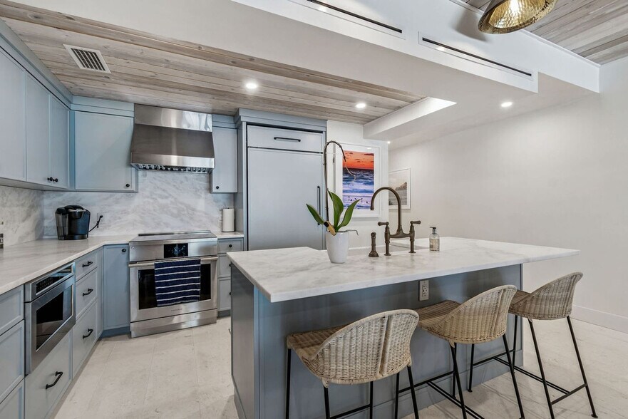 Building Photo - 2300 Gulf Blvd