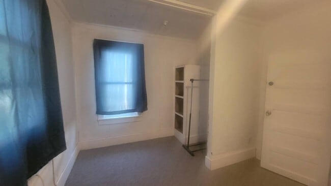 Building Photo - 1020 5th St