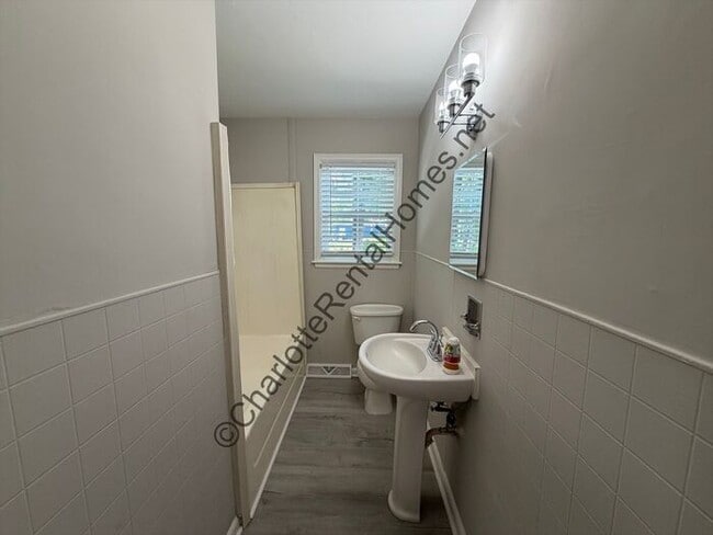 Building Photo - Updated 3 bedroom, 2 bathroom house for rent in Shelby, NC