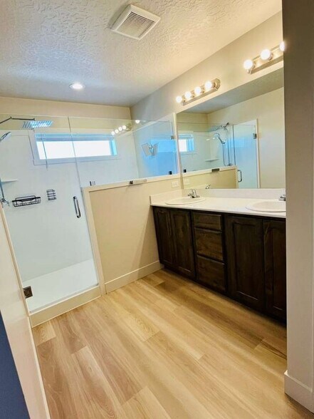 Building Photo - 3923 S White Ash Dr