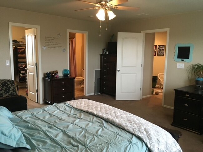 Building Photo - 3 Bedroom, 2.5 Bath home in Windshire Neig...