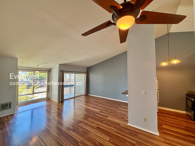 Building Photo - 902 Camino Real