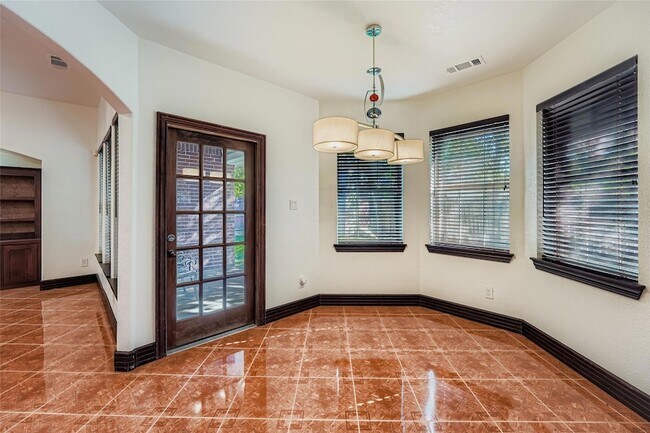 Building Photo - 10901 Parkfield Dr