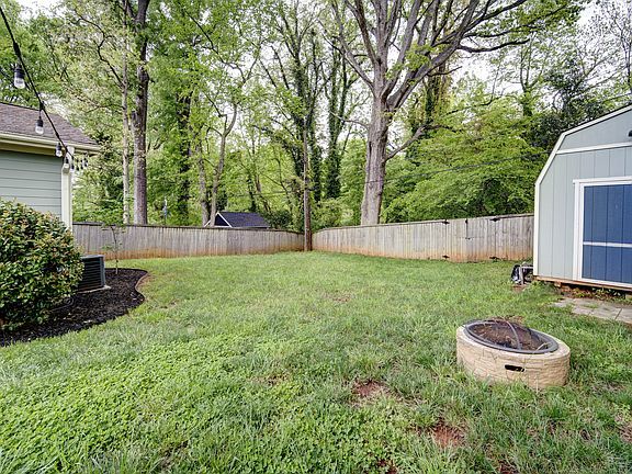 Building Photo - 142 Seldon Dr