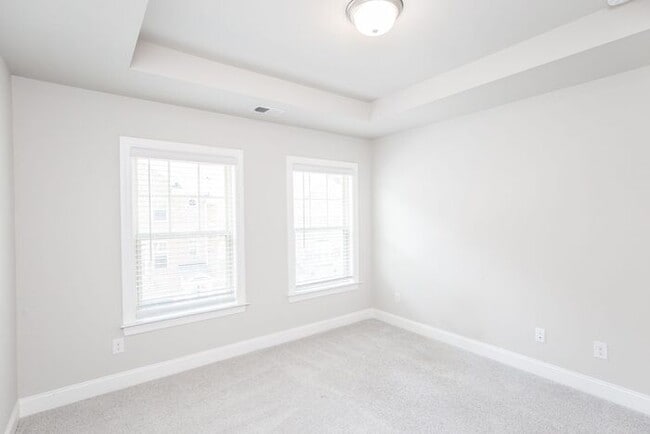 Building Photo - 3 story townhome in a great location in Chamblee