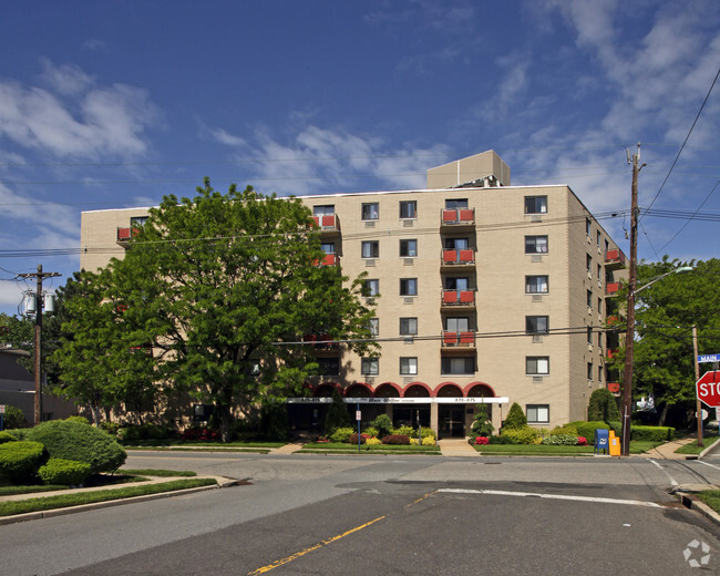 Main Willow Apartments Hackensack