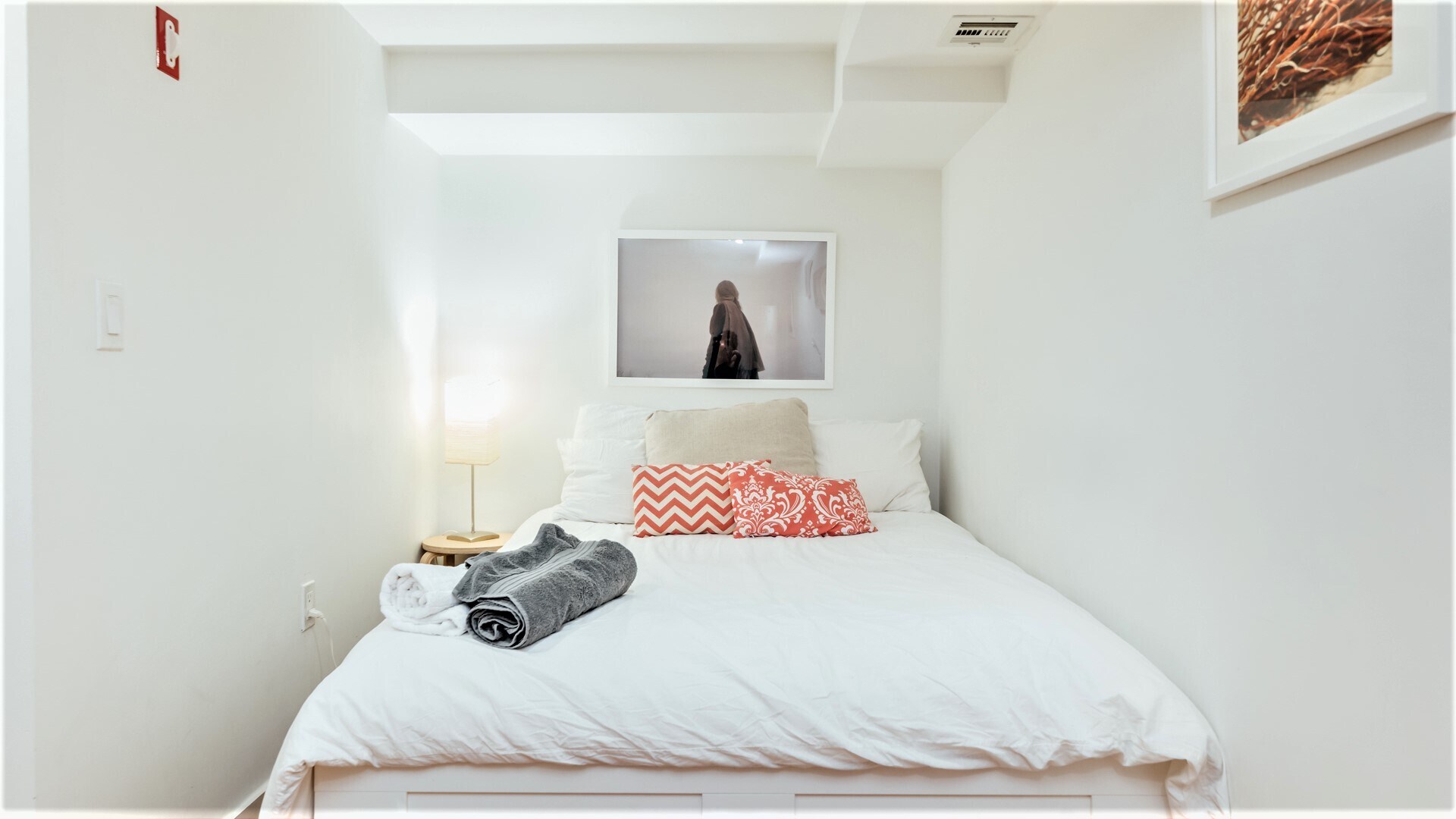 Building Photo - 130 Scholes St