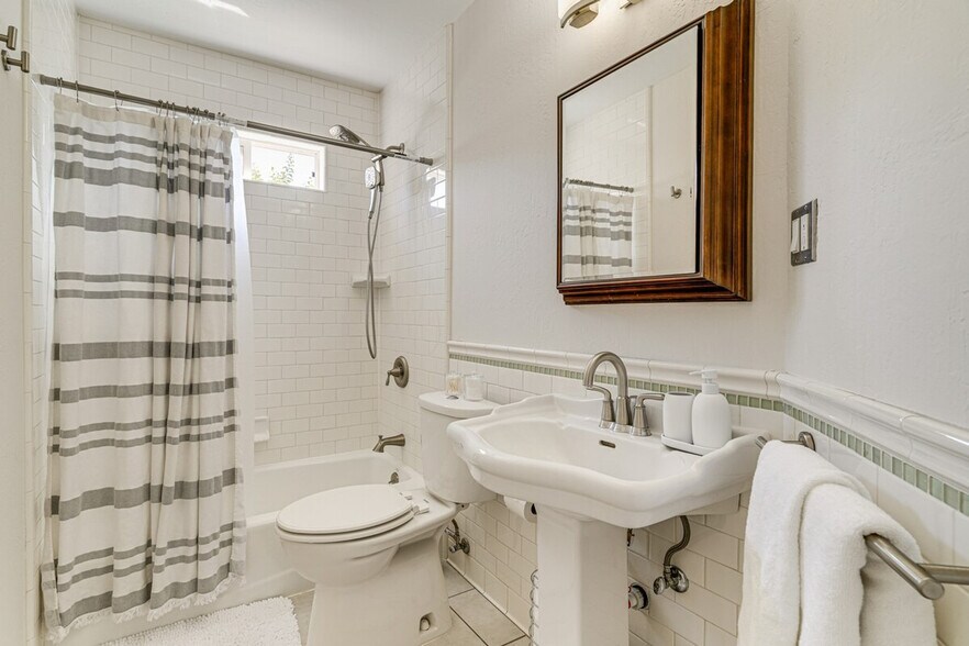 Building Photo - 972 S 8th St