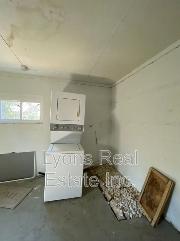 Building Photo - 1537 Piney Rd