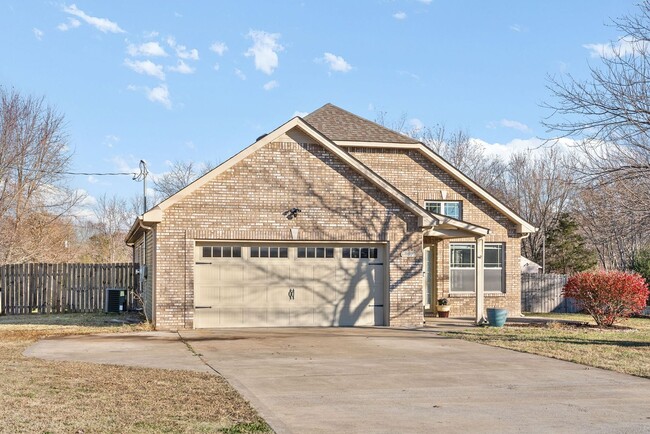 Building Photo - Cute home waiting for you to call home for...