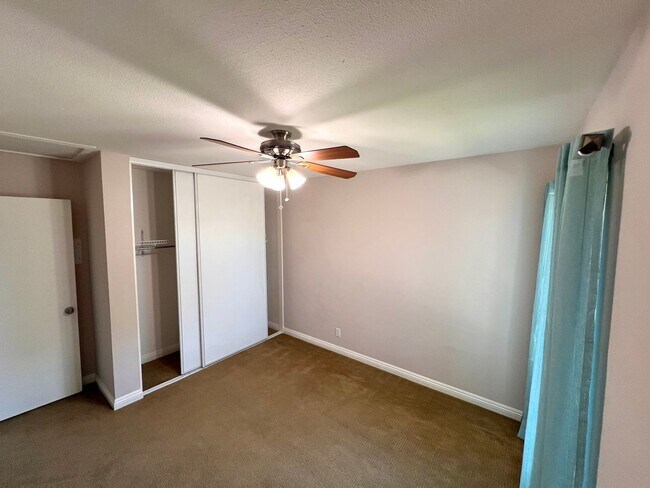 Building Photo - Newly updated 3-bedroom, 2.5-bath Hampton ...