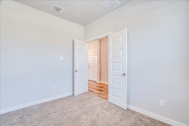 Building Photo - Amazing home ready to move in!