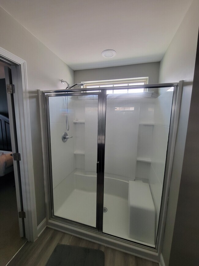 Master bath shower - 4408 Lady Rita Ln