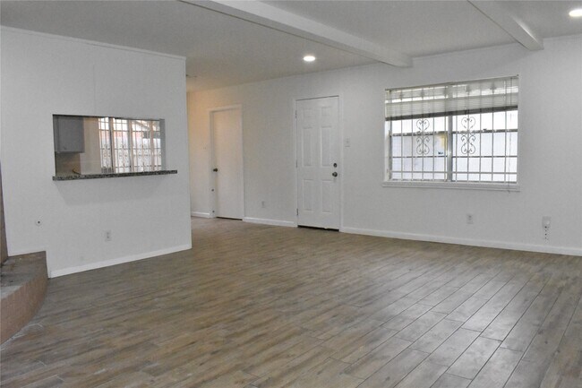 Building Photo - 10427 Huntington Wood Dr