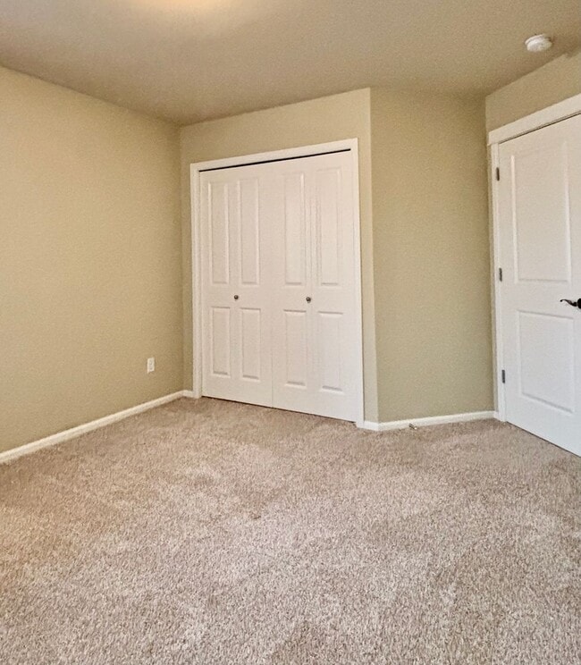 Building Photo - 4 Bed / 2.5 Bath Kirkland single family home $3,895/mo