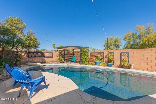 Building Photo - Exceptional 6-Bedroom Home with Private Pool Near ASU