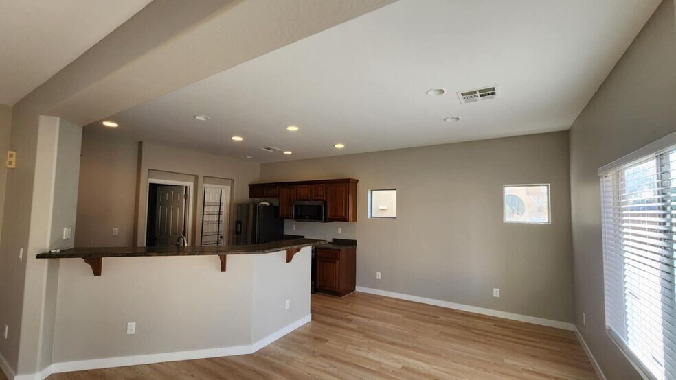 Building Photo - 41393 W Capistrano Dr