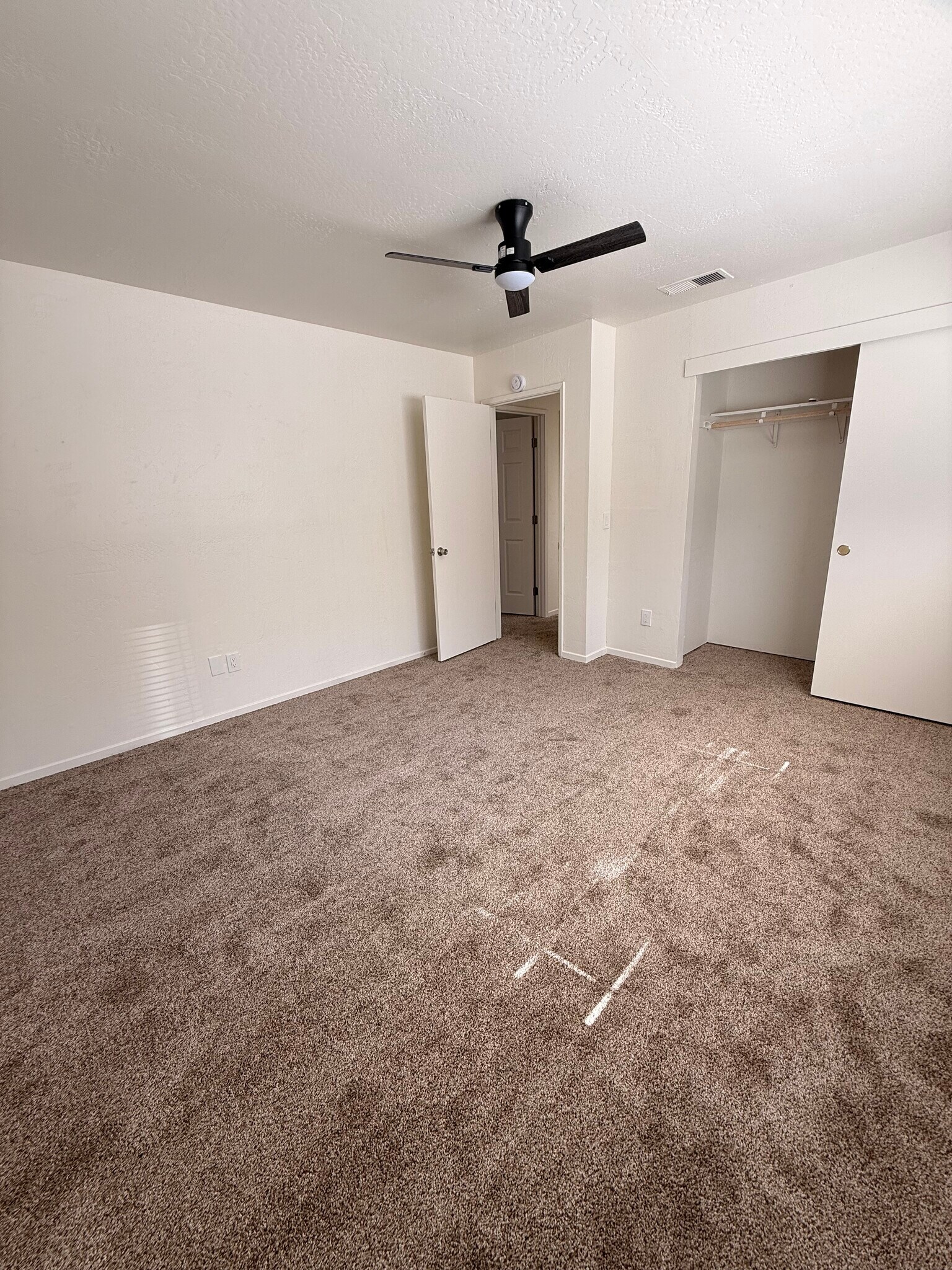 Building Photo - 12 Klondike Ct