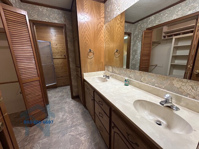 Building Photo - 104 Pinewood Ct