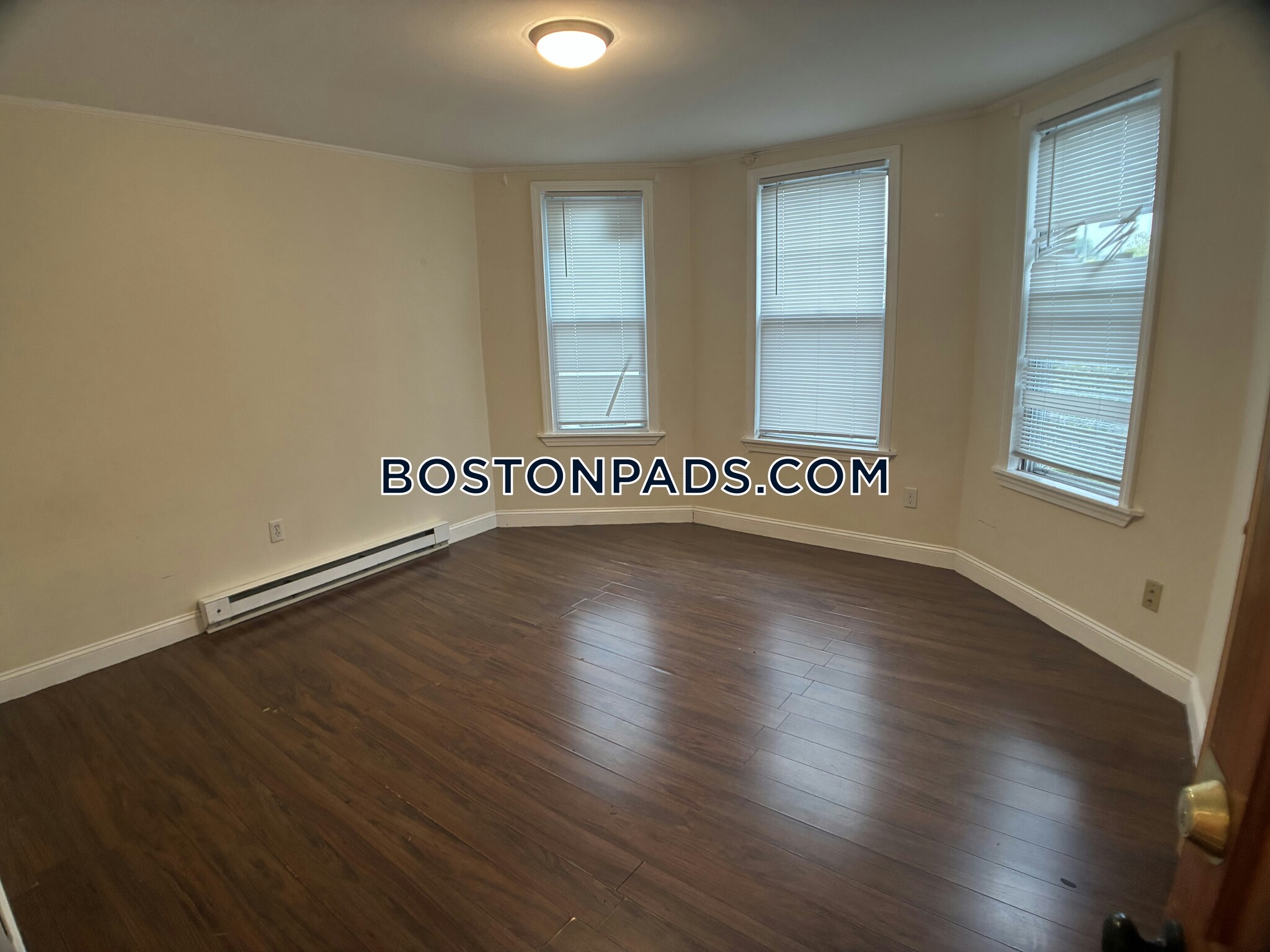 Building Photo - 739 Parker St