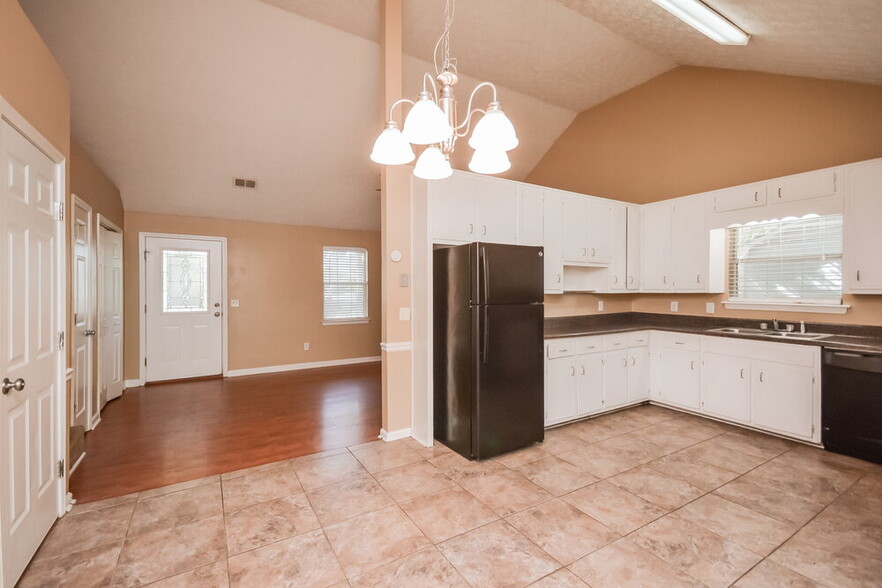Building Photo - 130 Branchwood Dr
