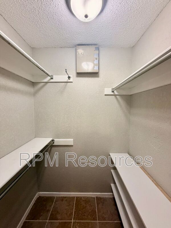 Building Photo - 957 W Tesio Way