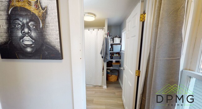 Building Photo - 132 S Clemens Ave