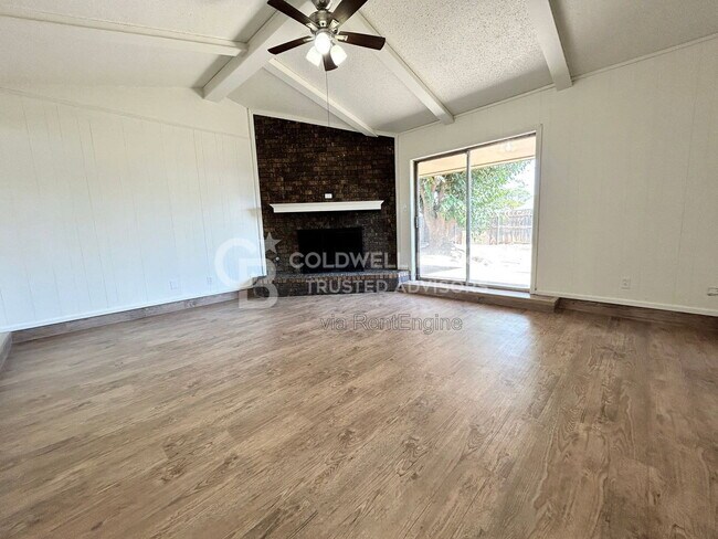 Building Photo - 5712 2nd Pl