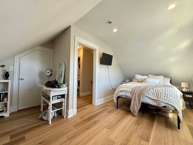 Building Photo - 82 Elmer Rd