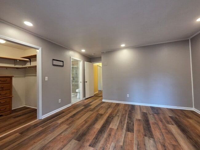 Building Photo - 1294 Pine Valley Rd