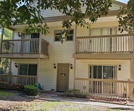 Building Photo - Quaint Townhome