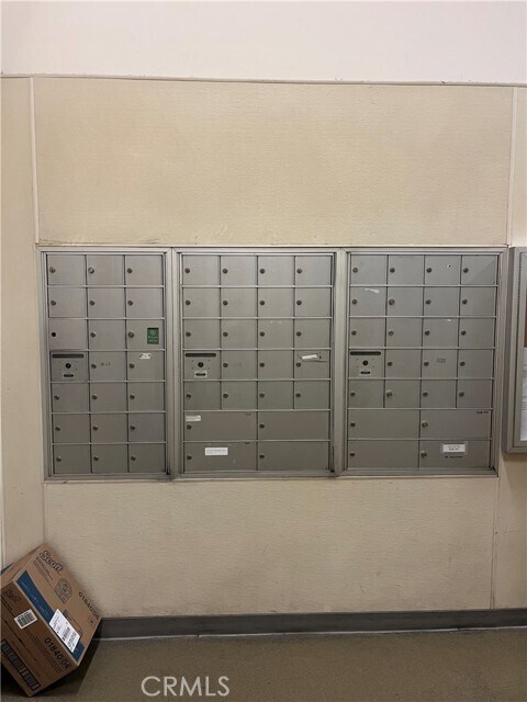 Building Photo - 175 S Lake Ave