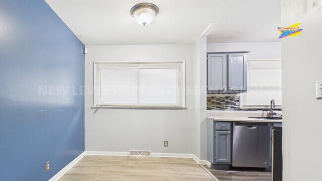 Building Photo - 6040 Hartford Dr
