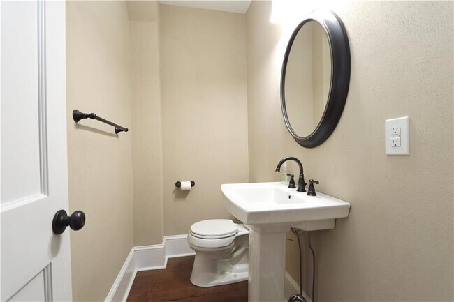 Building Photo - 4355 Old Bethlehem Pike